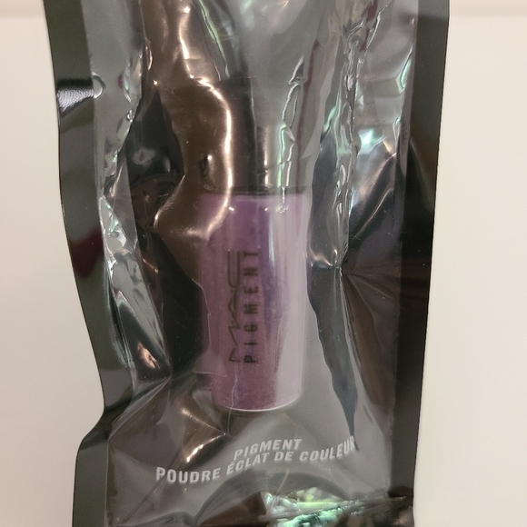 MAC Pigment Mini Loose Powder In Rich Purple - Picture 7 of 11